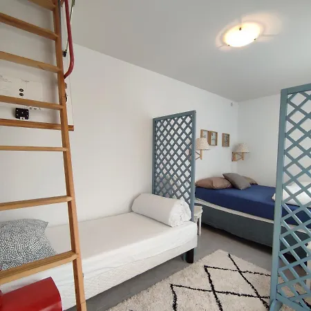 Holiday home Authentic House Entier 1920's Metro Line 7 For Groups Paris