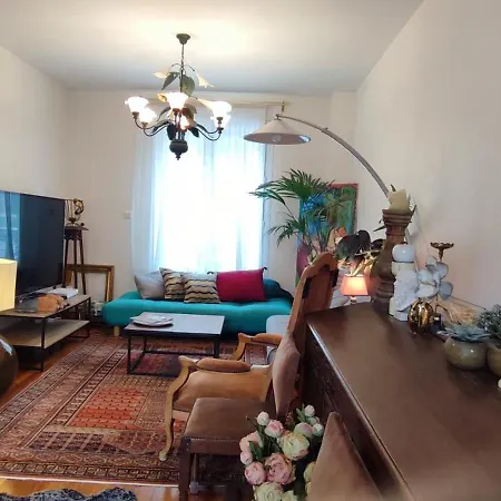 Authentic House Entier 1920's Metro Line 7 For Groups 巴黎