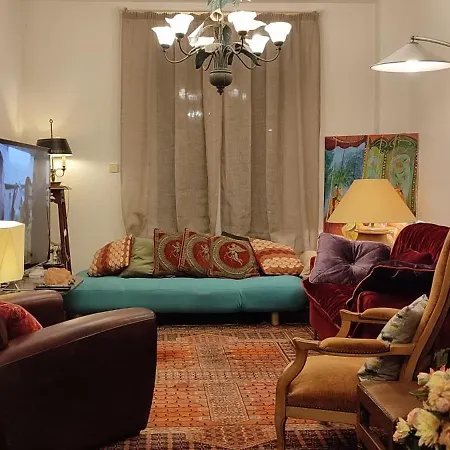 Authentic House Entier 1920's Metro Line 7 For Groups