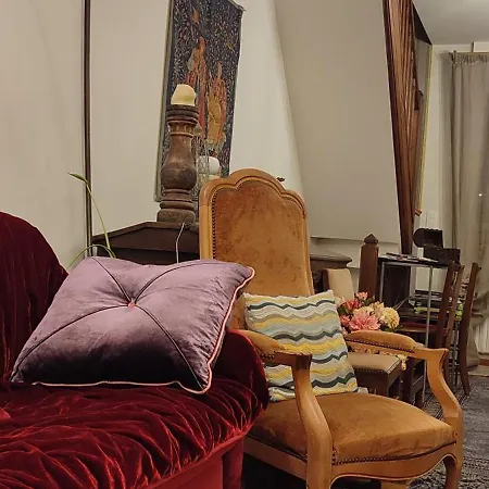 Casa vacanze Authentic House Entier 1920's Metro Line 7 For Groups Parigi