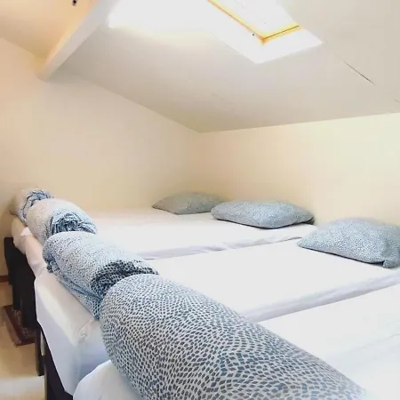 Authentic House Entier 1920's House, For Groups, Metro Line 7 Station Porte D'ivry Parijs