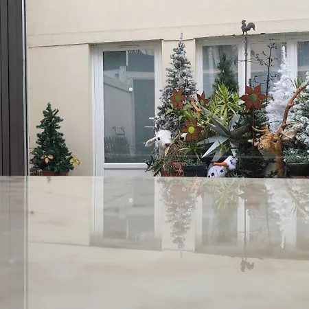 Authentic House Entier 1920's House, For Groups, Metro Line 7 Station Porte D'ivry Vakantiehuis