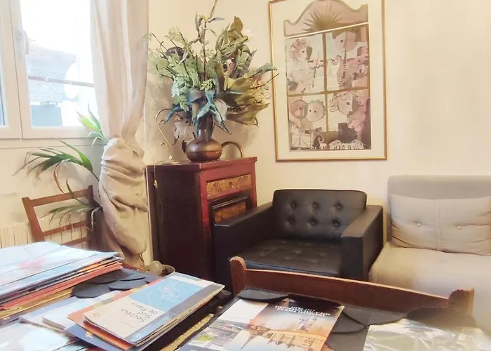 Dom wakacyjny Authentic House Entier 1920's House, For Groups, Metro Line 7 Station Porte D'ivry *
